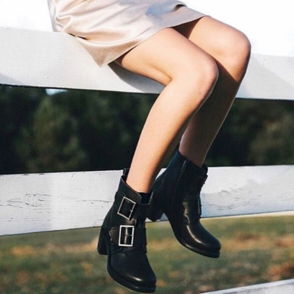 Frye Sabrina Black Leather Double-Buckle Ankle Moto Boots‎